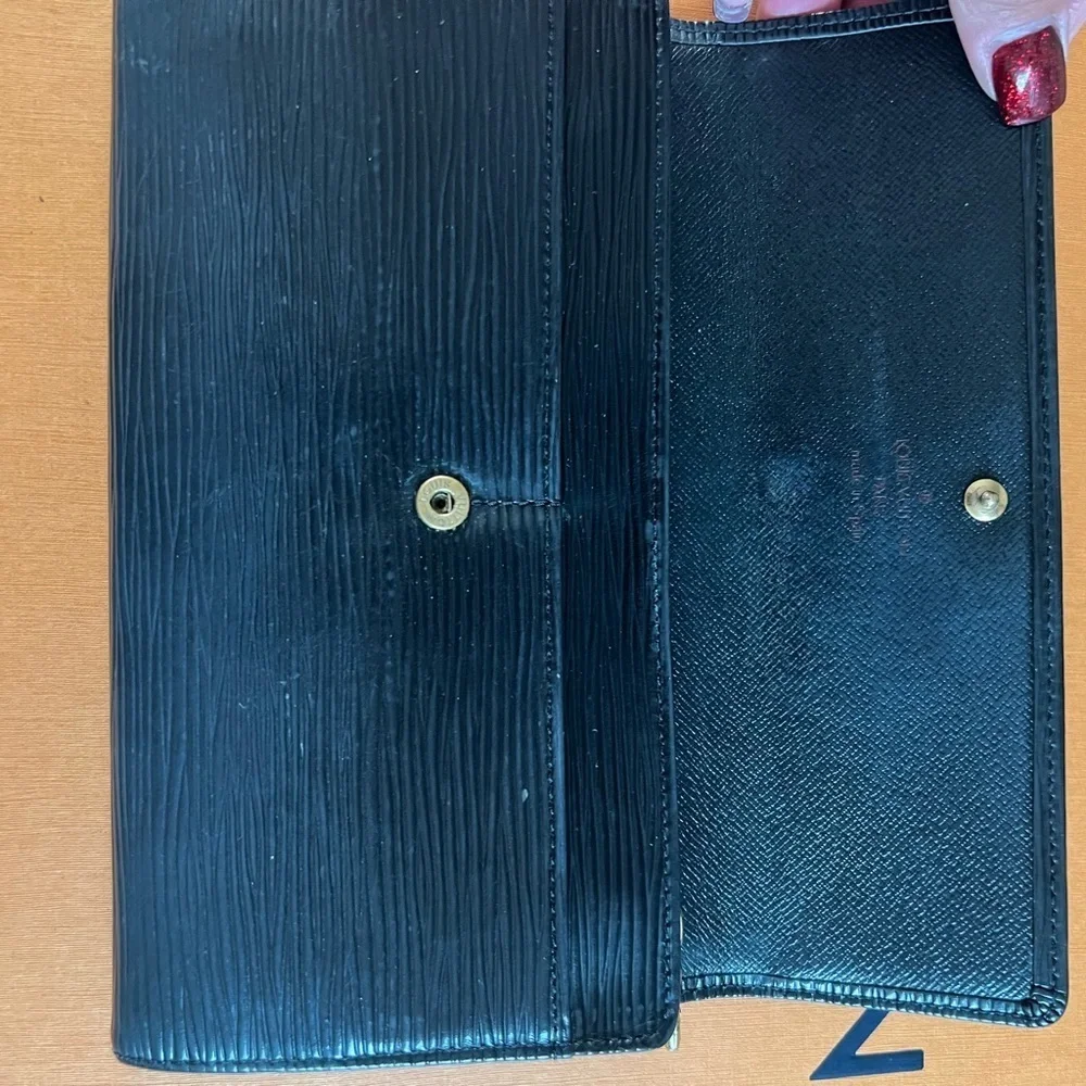 Authentic LV epic leather Sarah wallet